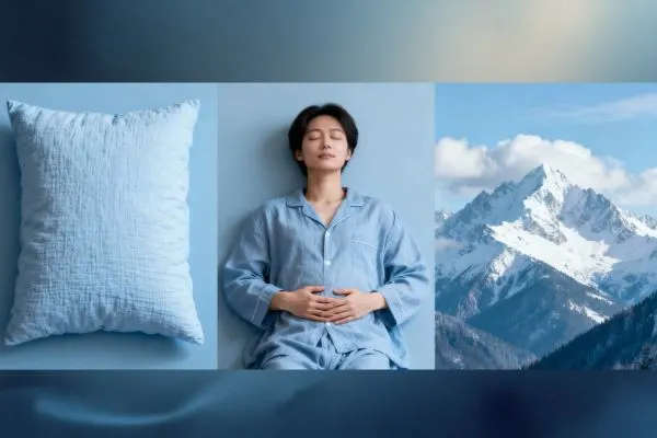Collage artistique ou scène divisée : à gauche, une taie d'oreiller fraîche et confortable ; au centre, une personne détendue pratiquant la respiration profonde dans un pyjama ample et respirant ; à droite, une évocation mentale d'un paysage de montagne frais. Ambiance apaisante, tons bleu glacé et blanc,